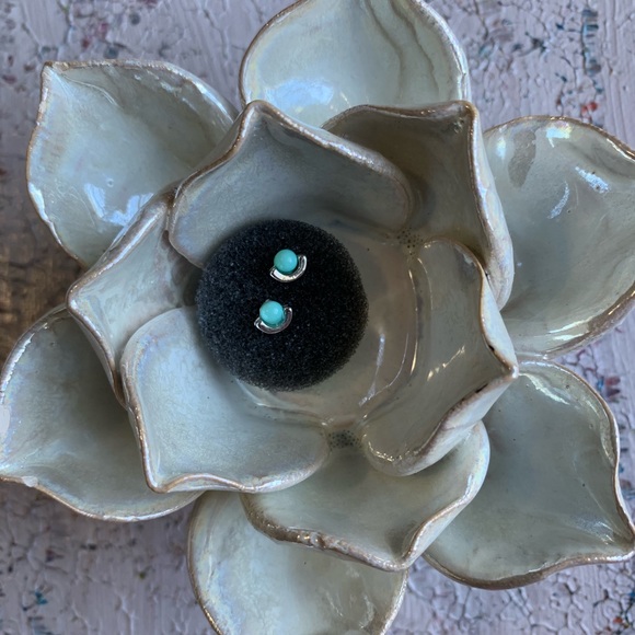 💋🆕Dainty Silver Boho Crescent Stud Earrings - Picture 7 of 7